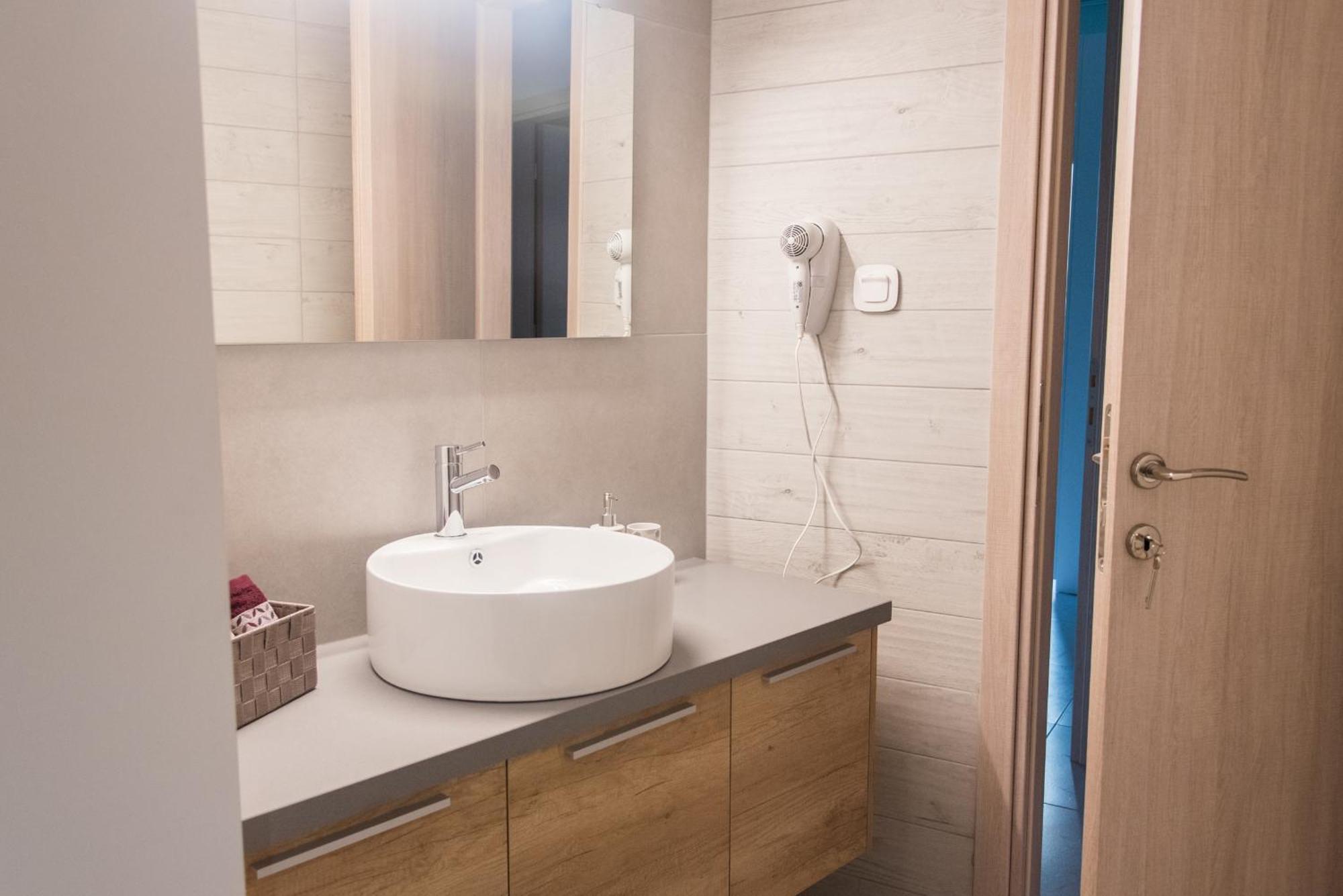 Comfy & Modern Apartment In The Heart Of Heraklion Bagian luar foto